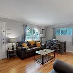 Great Two Bedroom Family Spot With Convenient Access To Downtown