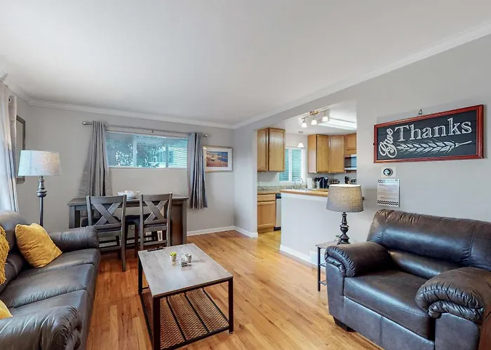 Great Two Bedroom Family Spot With Convenient Access To Downtown