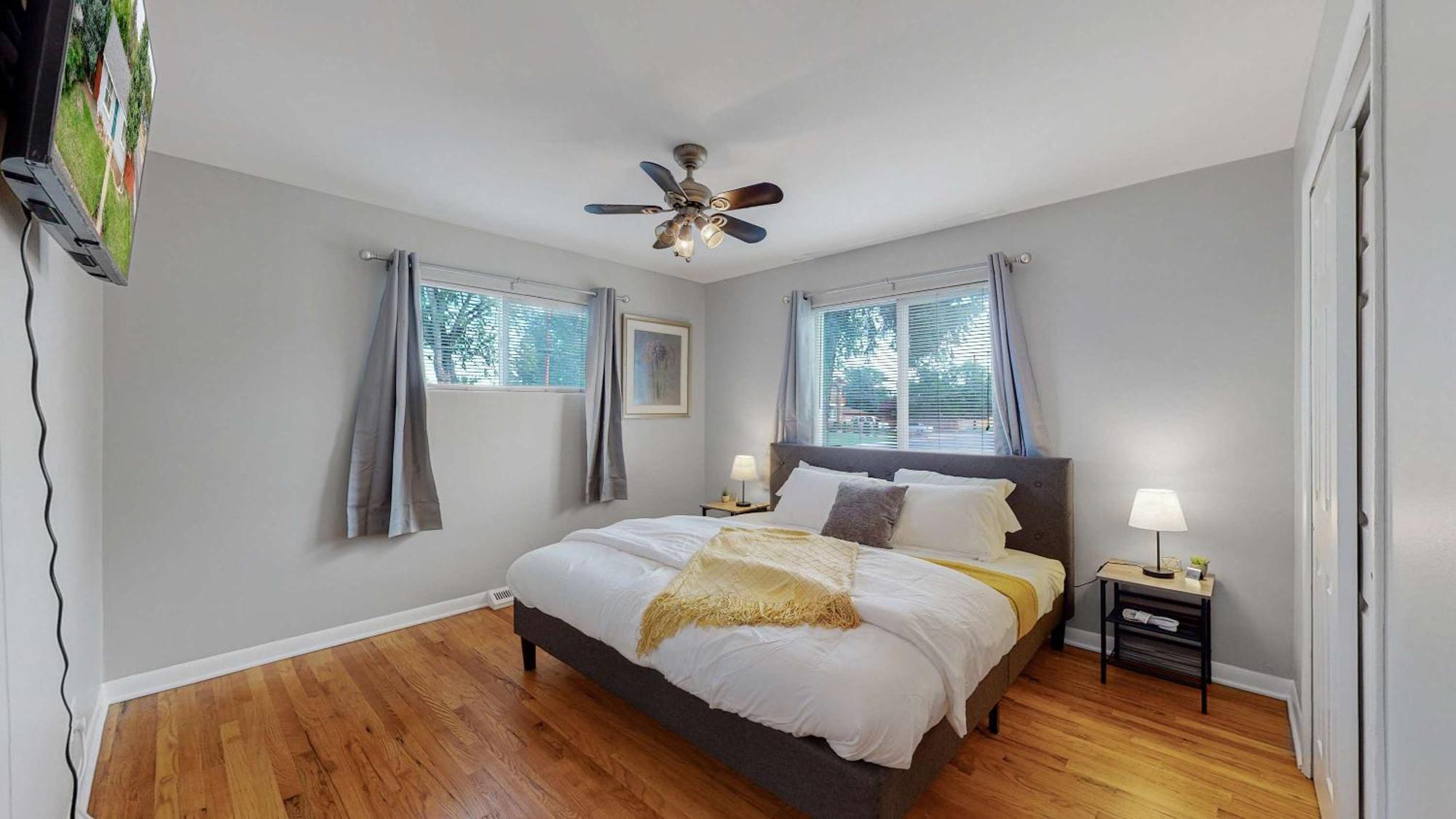 Great Two Bedroom Family Spot With Convenient Access To Downtown Holiday home