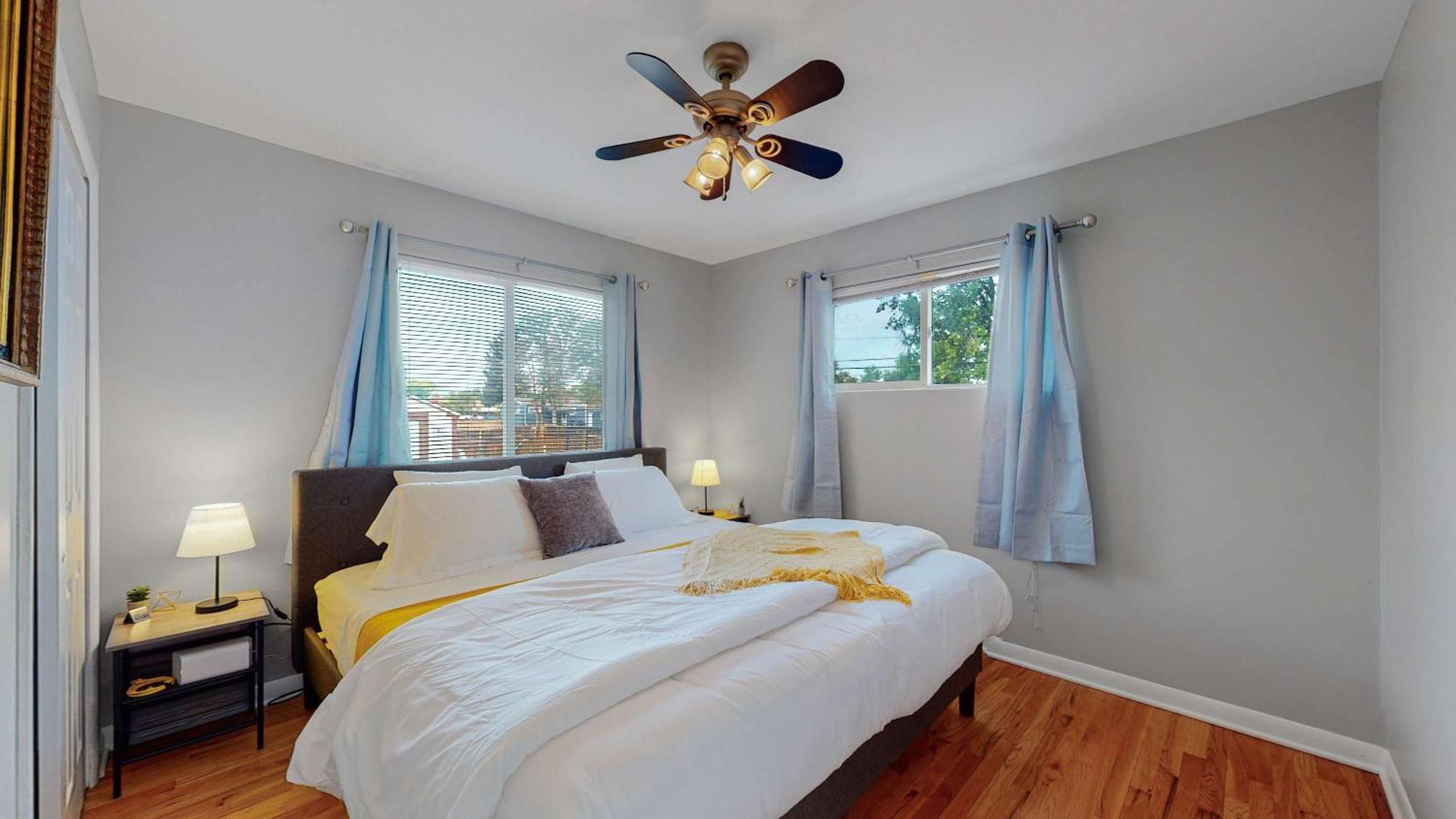 Great Two Bedroom Family Spot With Convenient Access To Downtown Holiday home *