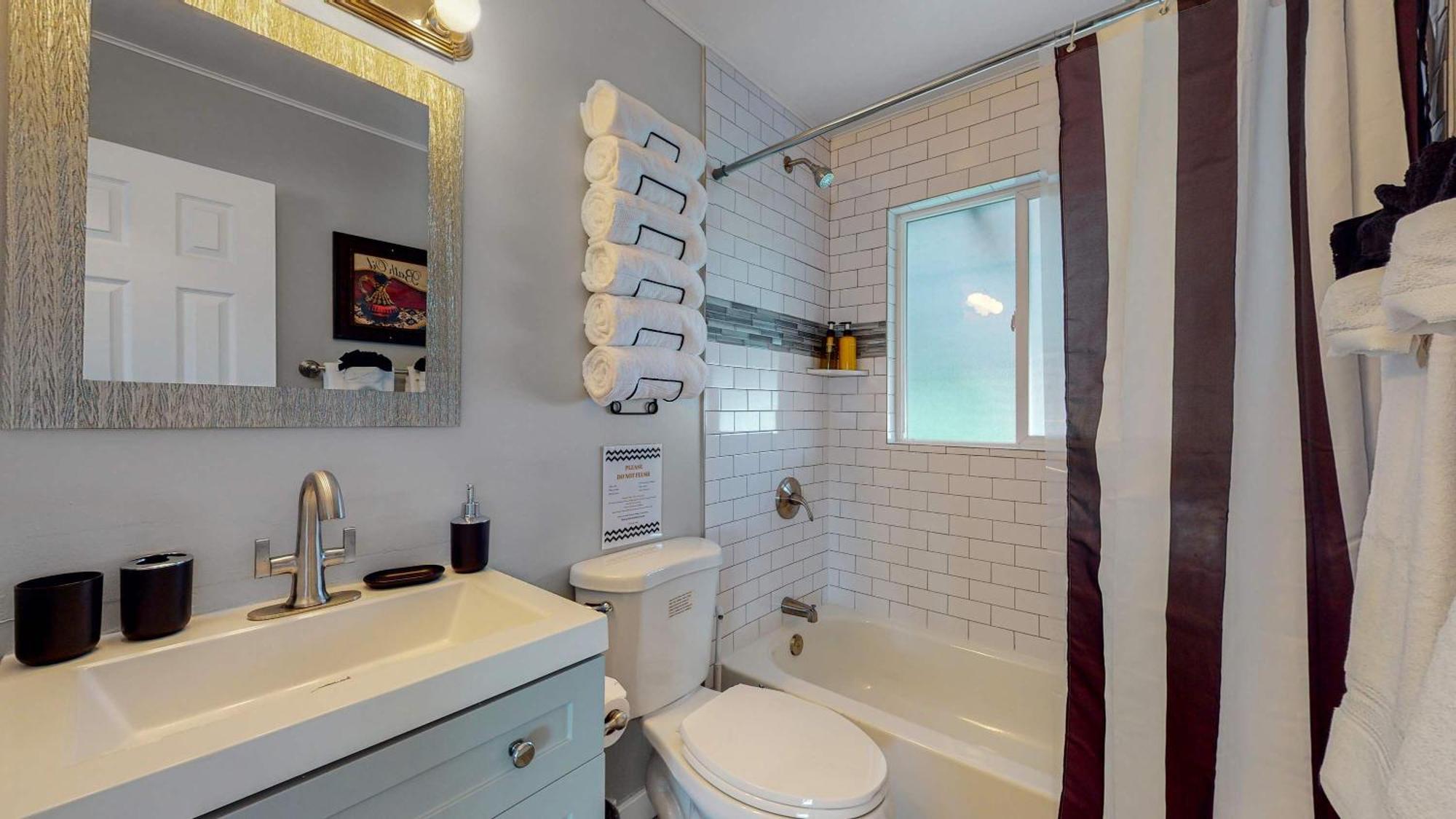 Great Two Bedroom Family Spot With Convenient Access To Downtown