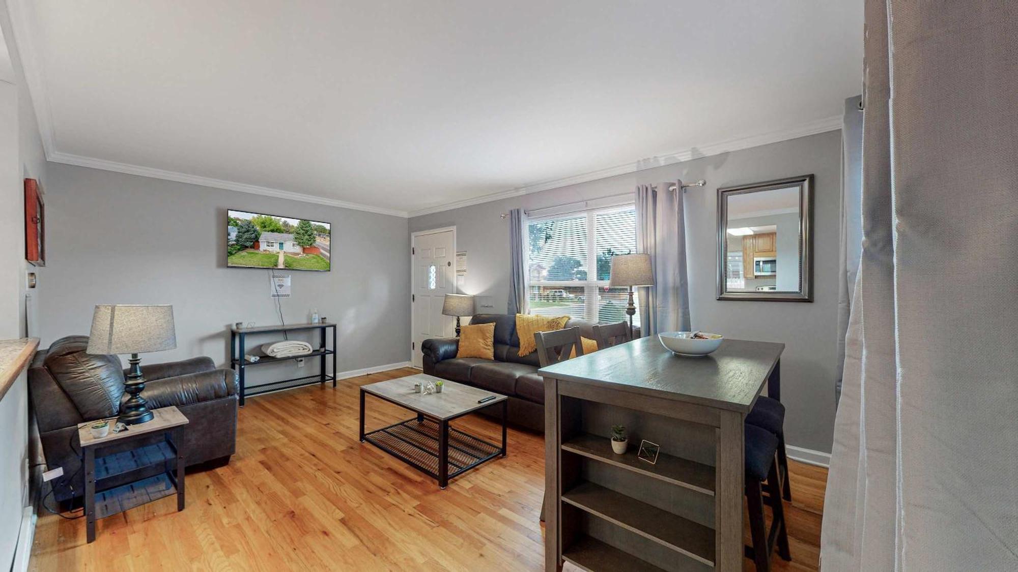 Great Two Bedroom Family Spot With Convenient Access To Downtown Denver