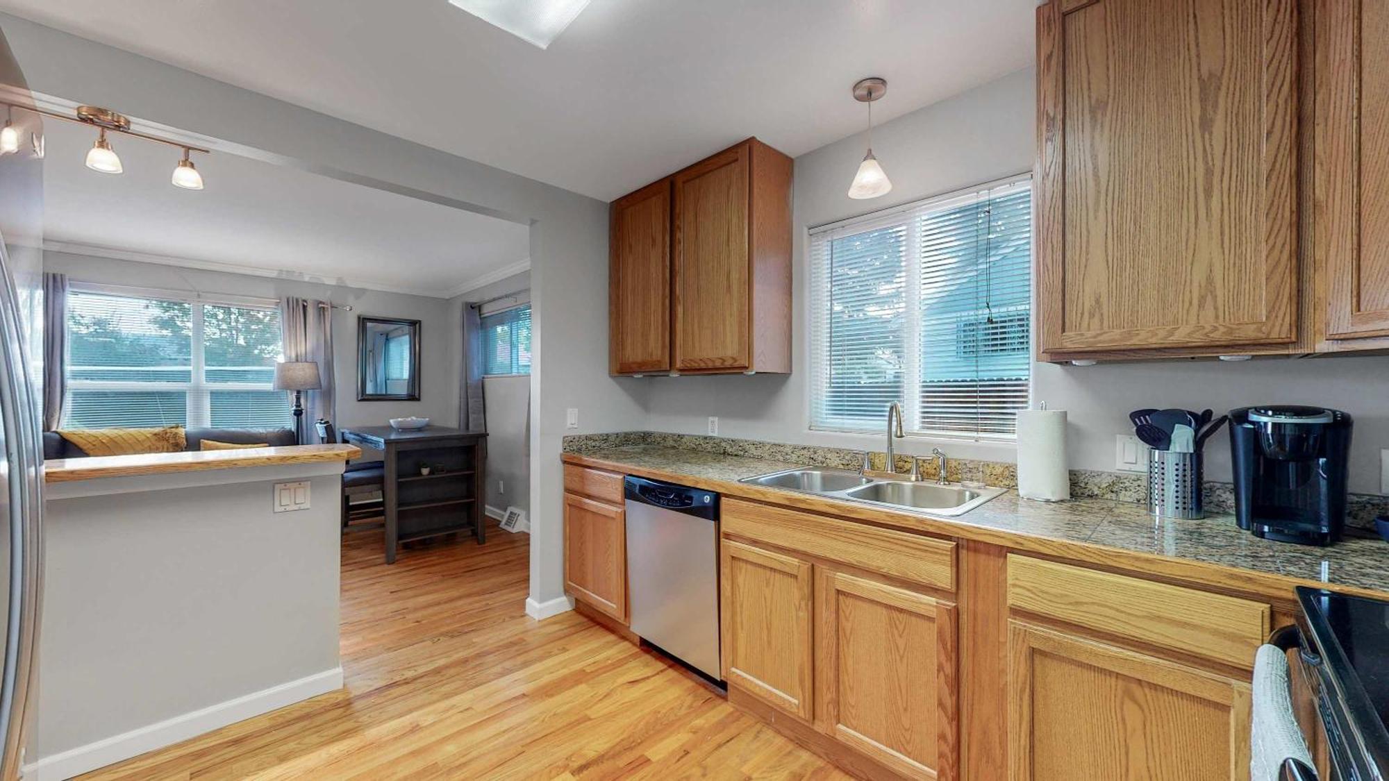 Great Two Bedroom Family Spot With Convenient Access To Downtown Holiday home Denver
